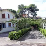 Hotel Pina - Vicino Al Mare Con Giardino E Parcheggio Senigallia