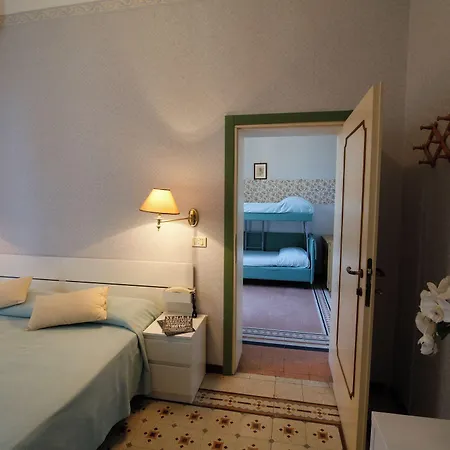 Pina - Vicino Al Mare Con Giardino E Parcheggio 3* Senigallia