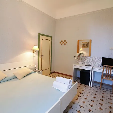 Otel Pina 3*