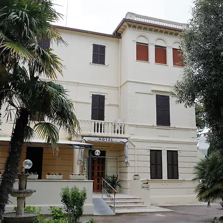 Pina Otel 3*