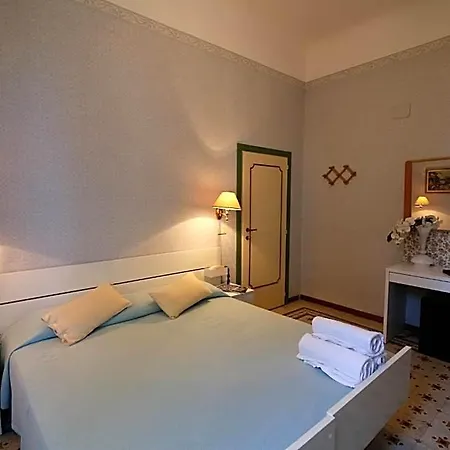 Pina Hotel 3*