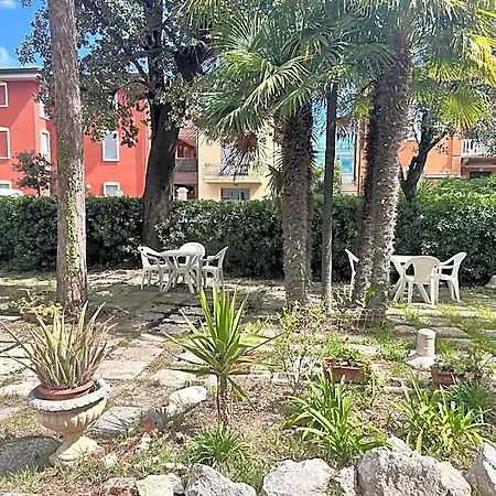 Pina - Vicino Al Mare Con Giardino E Parcheggio Senigallia